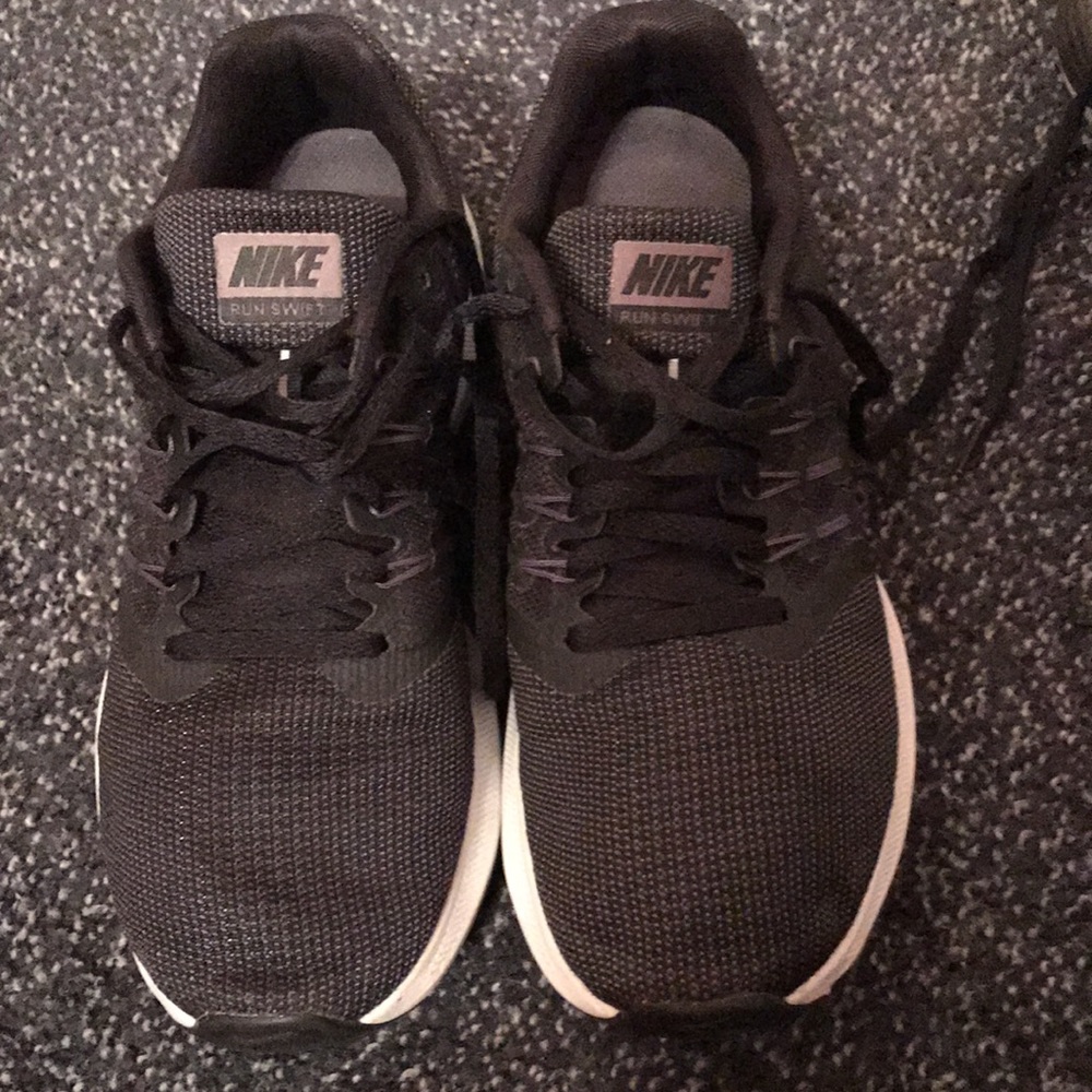 Nike running sneakers size 8 - Picture 1 of 11